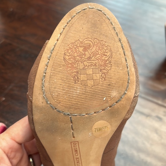 Stylish Vince Camuto Evel Caged Gladiator suede tan sandals. - Picture 6 of 10